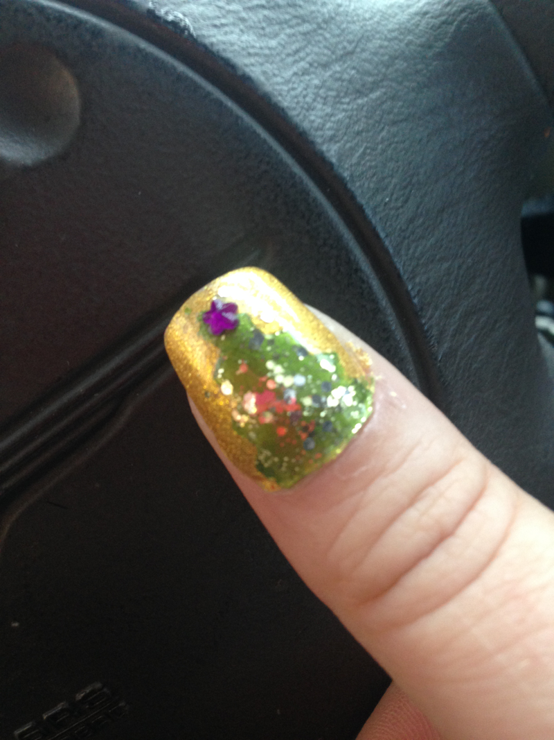 Illustration for article titled Merry Christmas from my nails